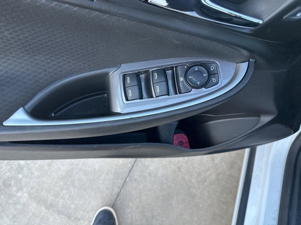 Used 2025 Chevrolet Malibu LS image 7