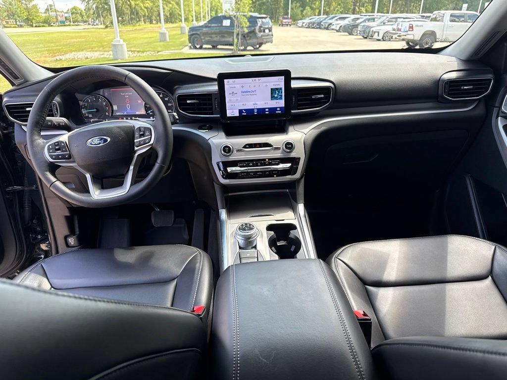 Used 2024 Ford Explorer XLT w/ Equipment Group 202A AWD/4WD image 18