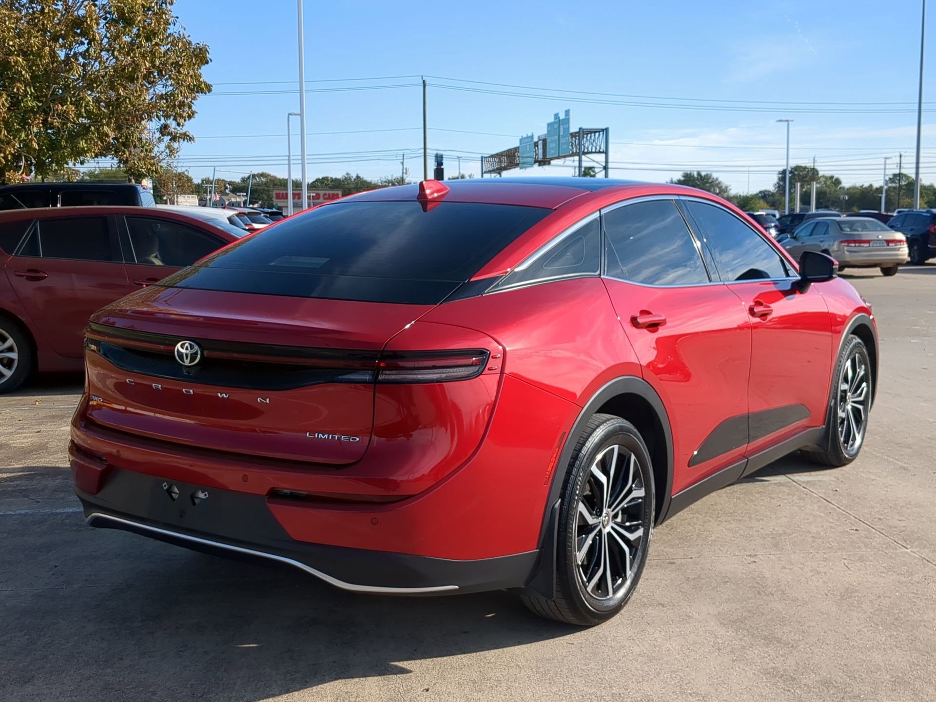 Used 2023 Toyota Crown Limited image 3