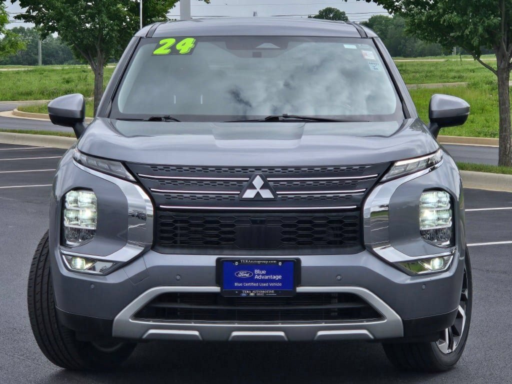 Used 2024 Mitsubishi Outlander SE FWD image 2