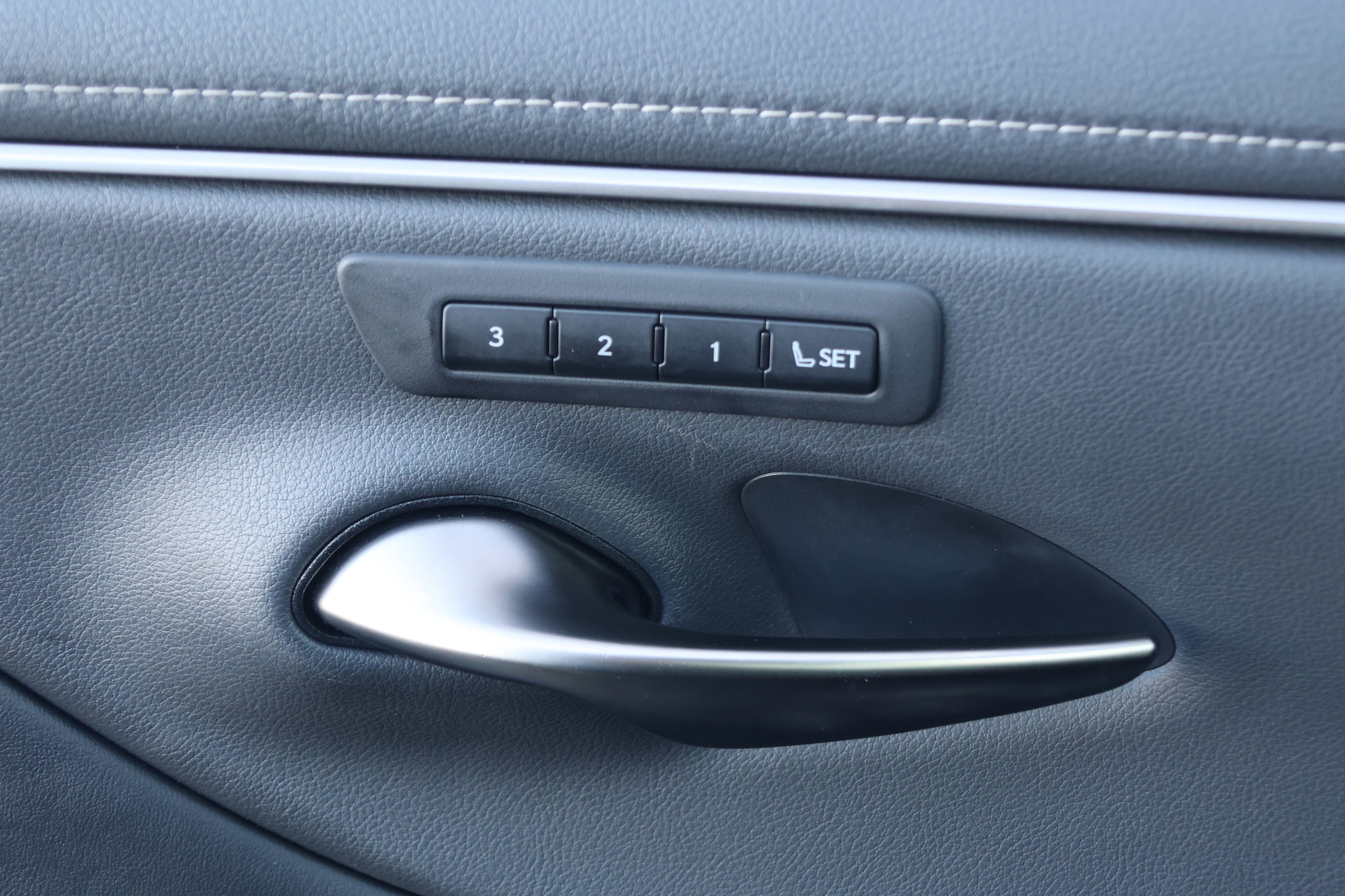 Used 2024 Lexus ES 350 350 w/ Premium Package image 13