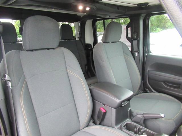 Used 2024 Jeep Gladiator Sport image 10