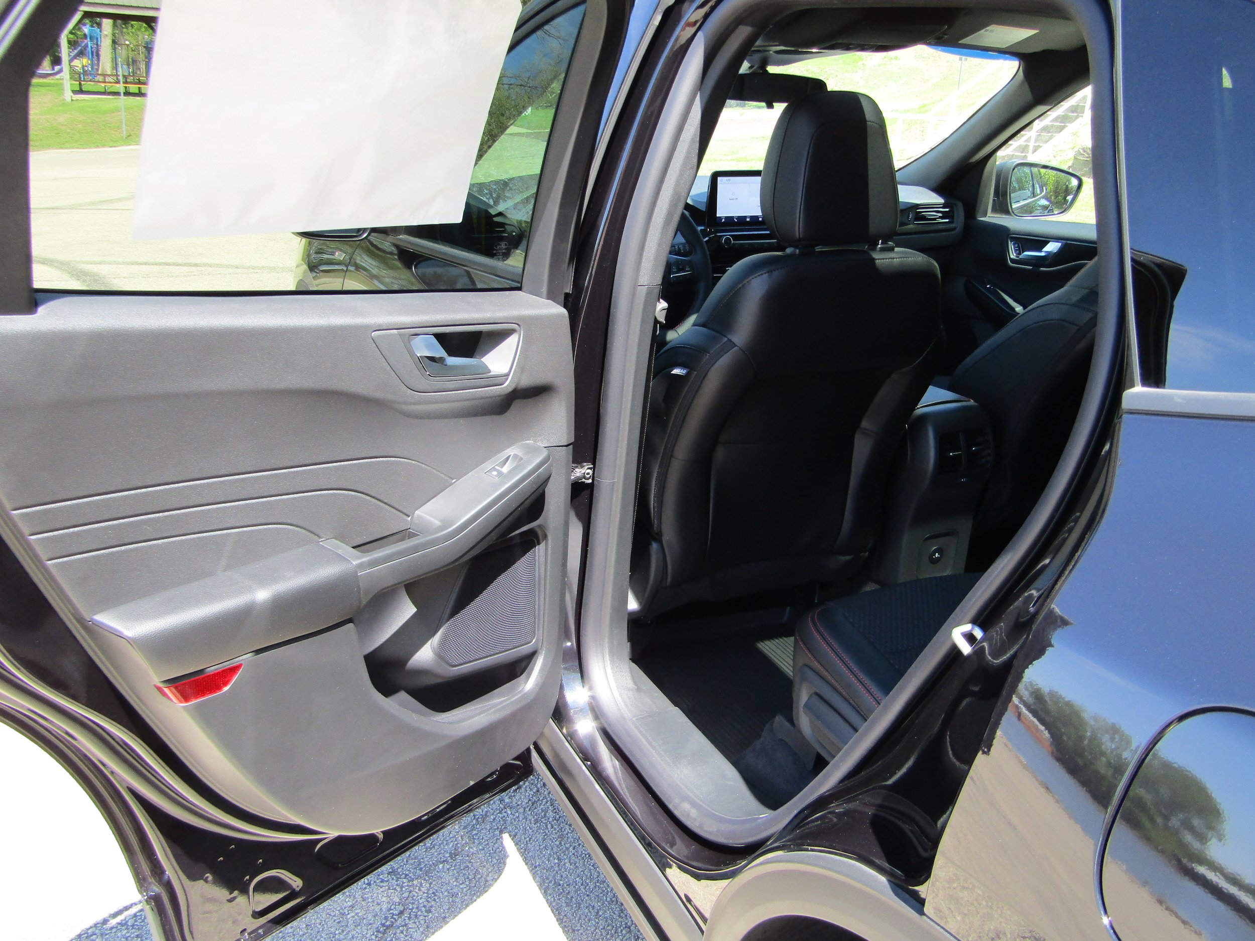 New 2026 Ford Escape ST-Line w/ Cold Weather Package AWD/4WD image 14