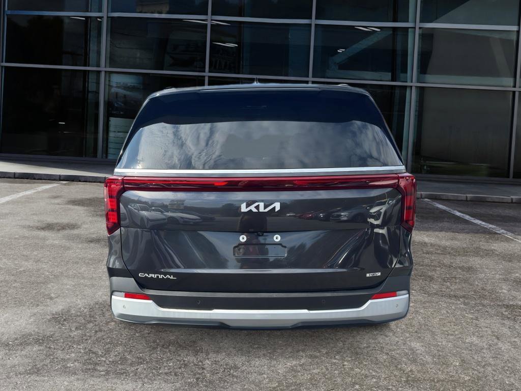 Used 2025 Kia Carnival EX image 6