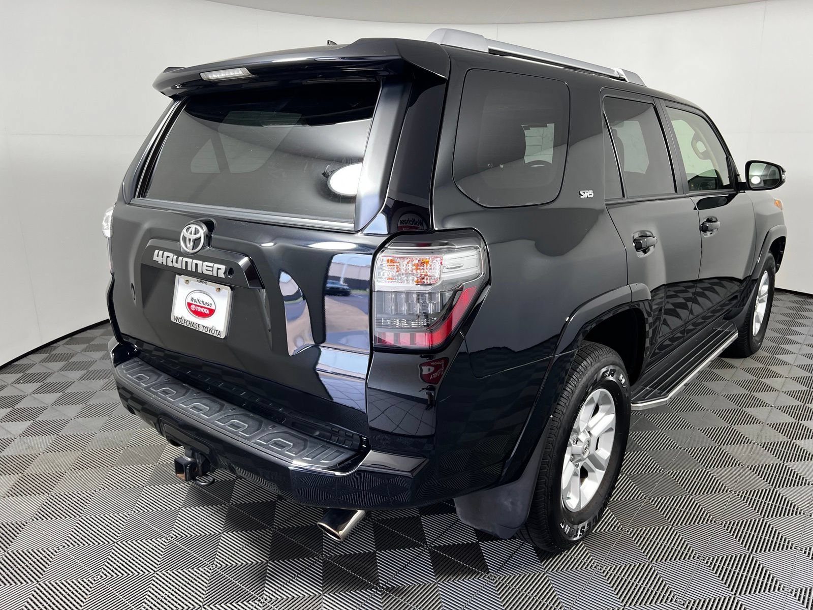 Used 2015 Toyota 4Runner SR5 Premium RWD image 5