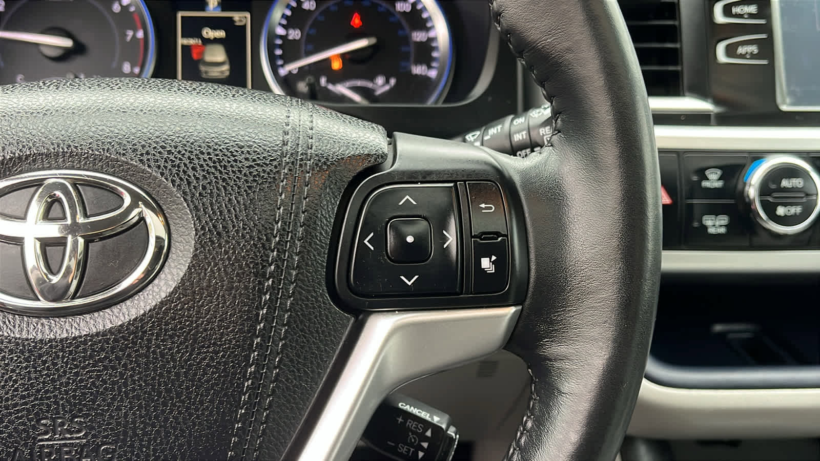 Used 2015 Toyota Highlander XLE AWD/4WD image 13