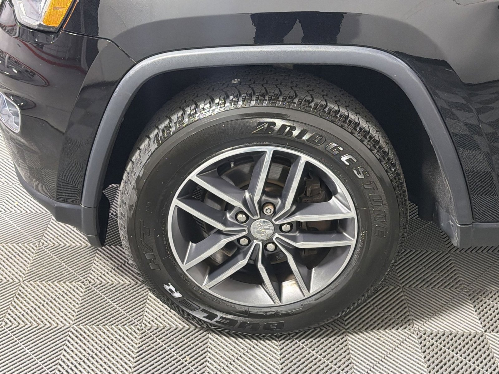 Used 2017 Jeep Grand Cherokee Limited image 12