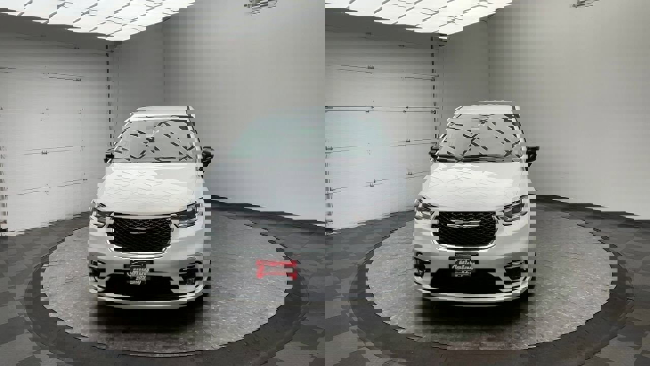 Used 2024 Chrysler Pacifica Touring-L image 33