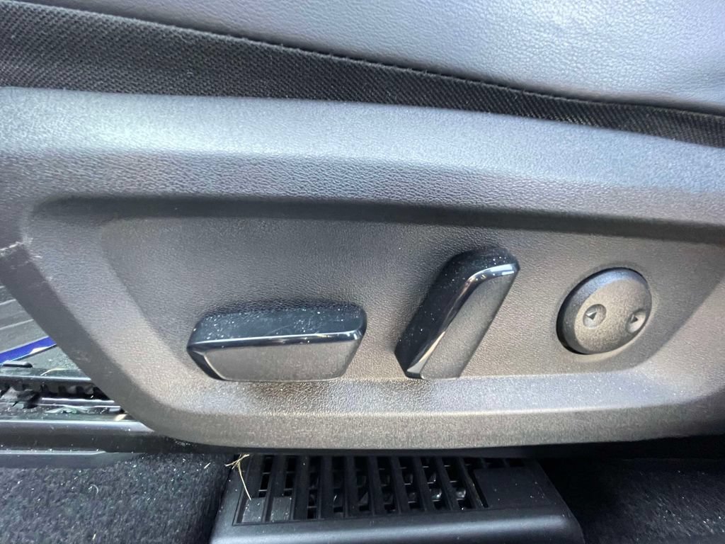 Used 2024 Nissan Rogue SV w/ SV Premium Package FWD image 17