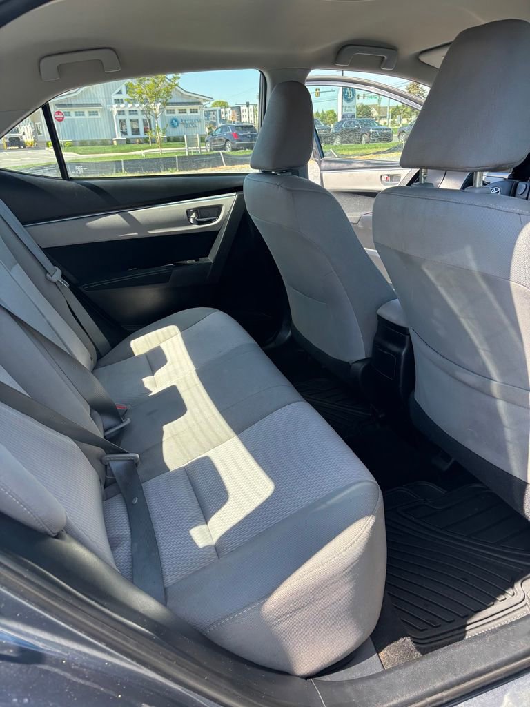Used 2015 Toyota Corolla LE FWD image 14