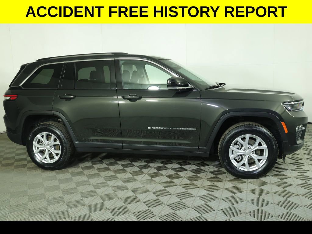 Used 2023 Jeep Grand Cherokee Limited AWD/4WD image 2