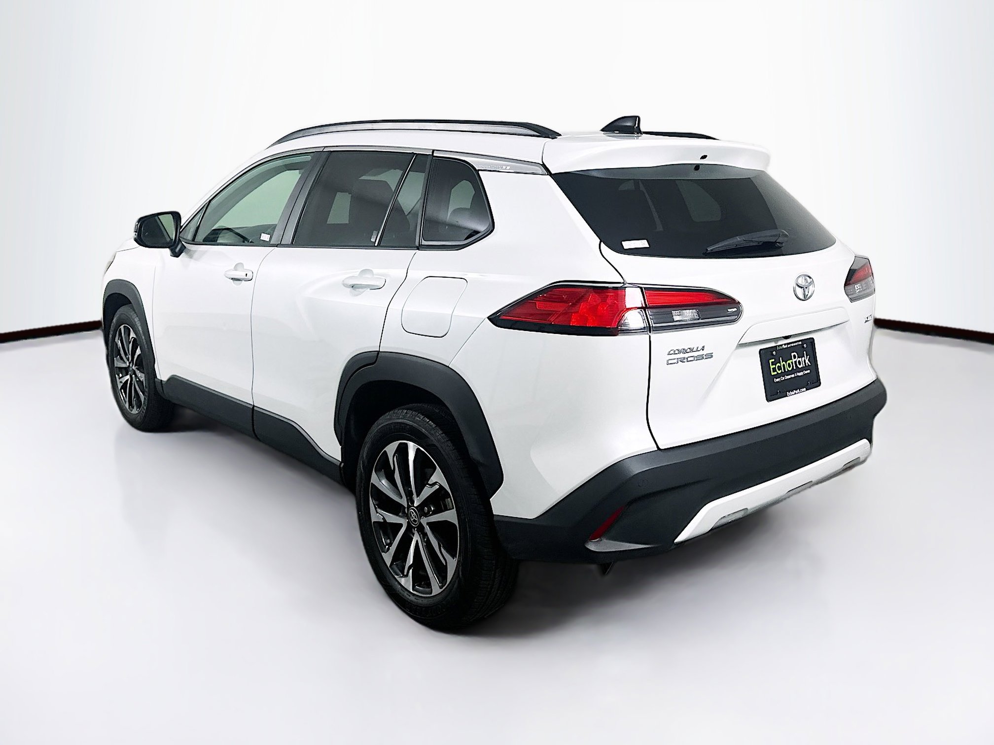 Used 2025 Toyota Corolla Cross XLE image 5