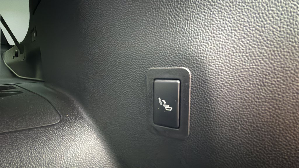 Certified 2024 Cadillac Escalade ESV Premium Luxury w/ LPO, Floor Liner Package AWD/4WD image 29
