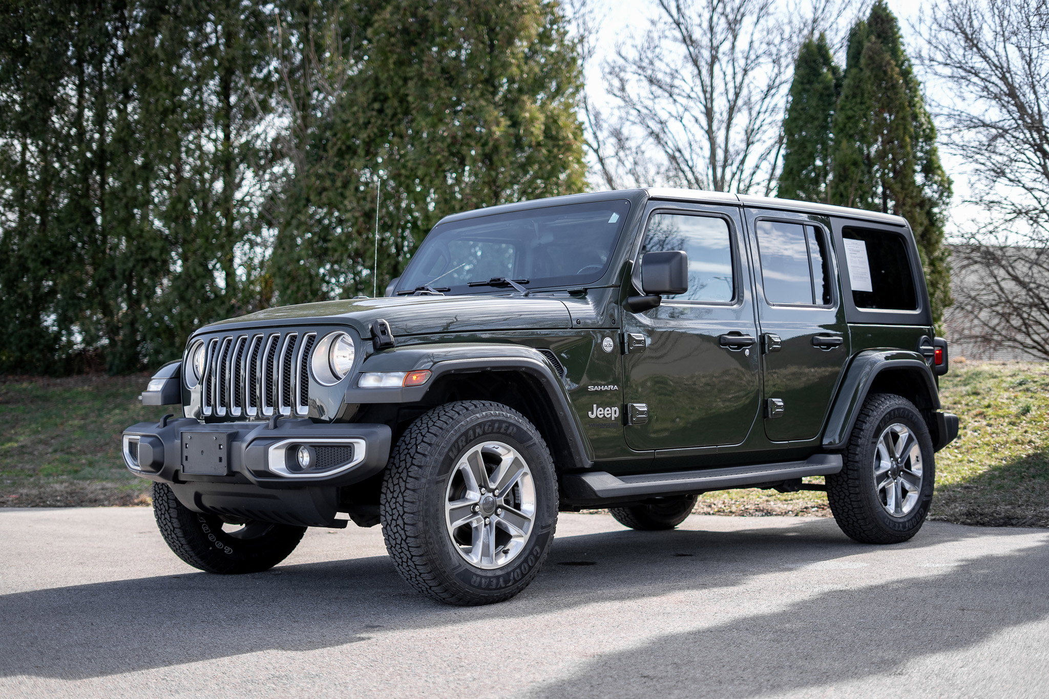 Used 2021 Jeep Wrangler Unlimited Sahara image 2