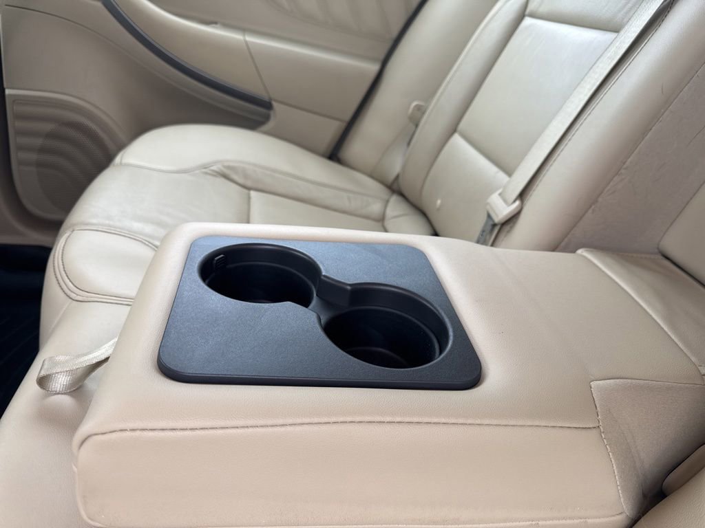 Used 2016 Ford Taurus SEL FWD image 31
