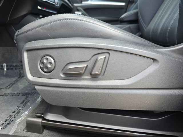 Used 2025 Audi Q5 2.0T Premium w/ Convenience Plus Package AWD/4WD image 31