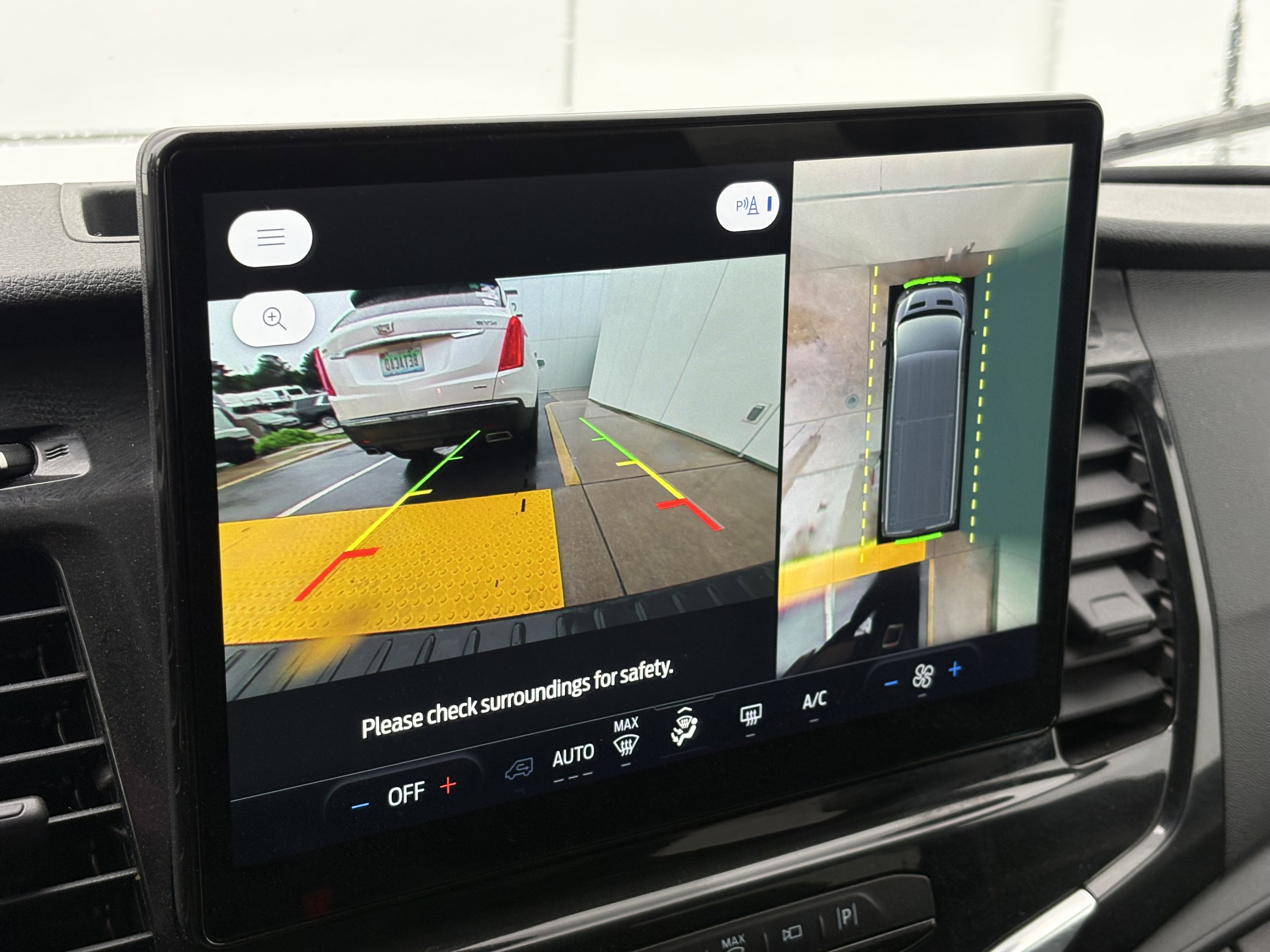 Used 2023 Ford Transit 350 XLT image 17