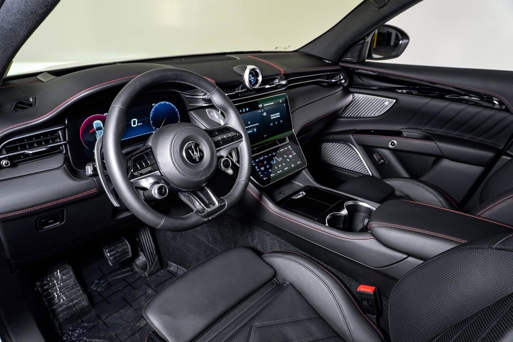 Certified 2023 Maserati Grecale Modena image 19