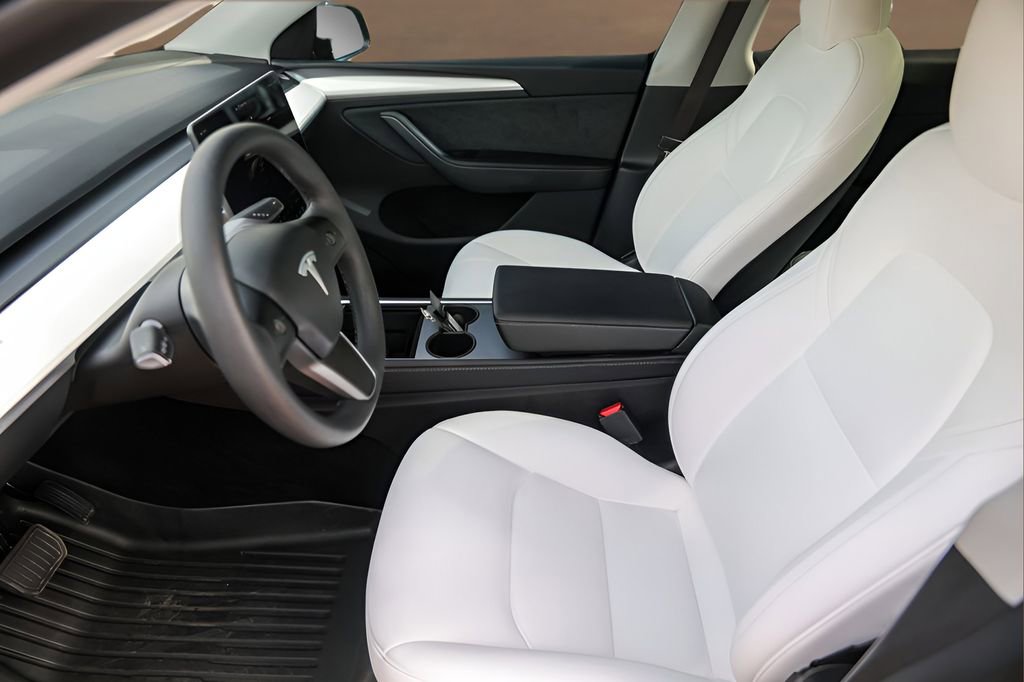 Used 2025 Tesla Model Y Long Range image 9