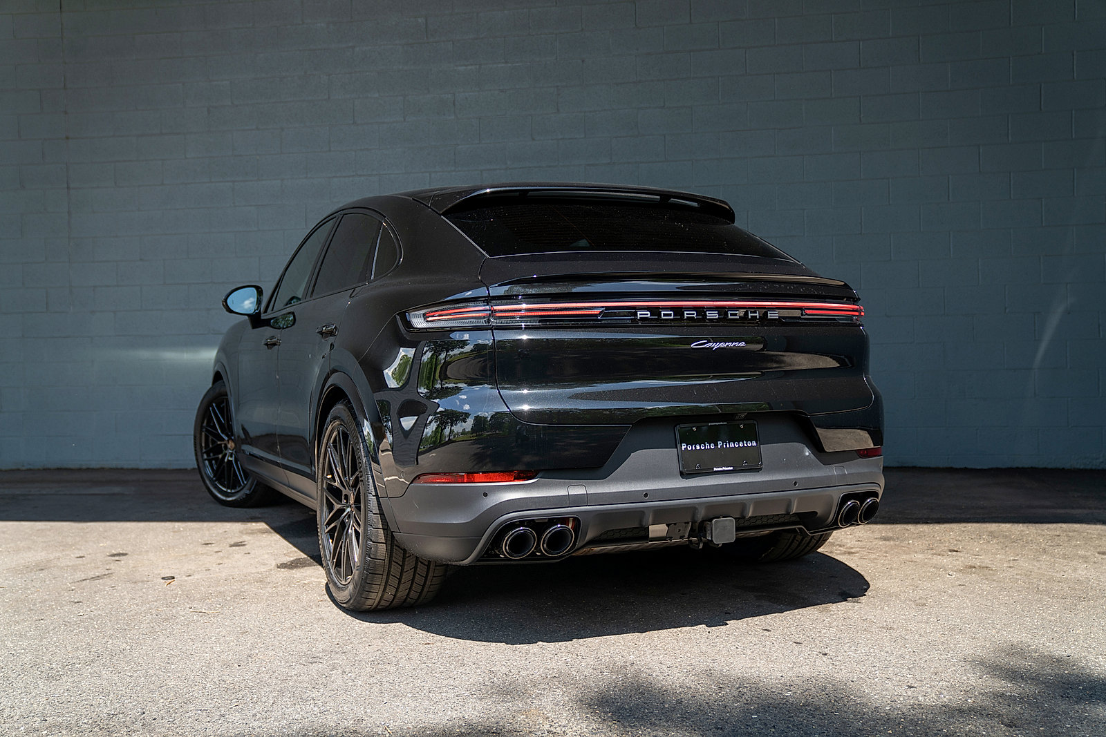 Used 2025 Porsche Cayenne Coupe image 3