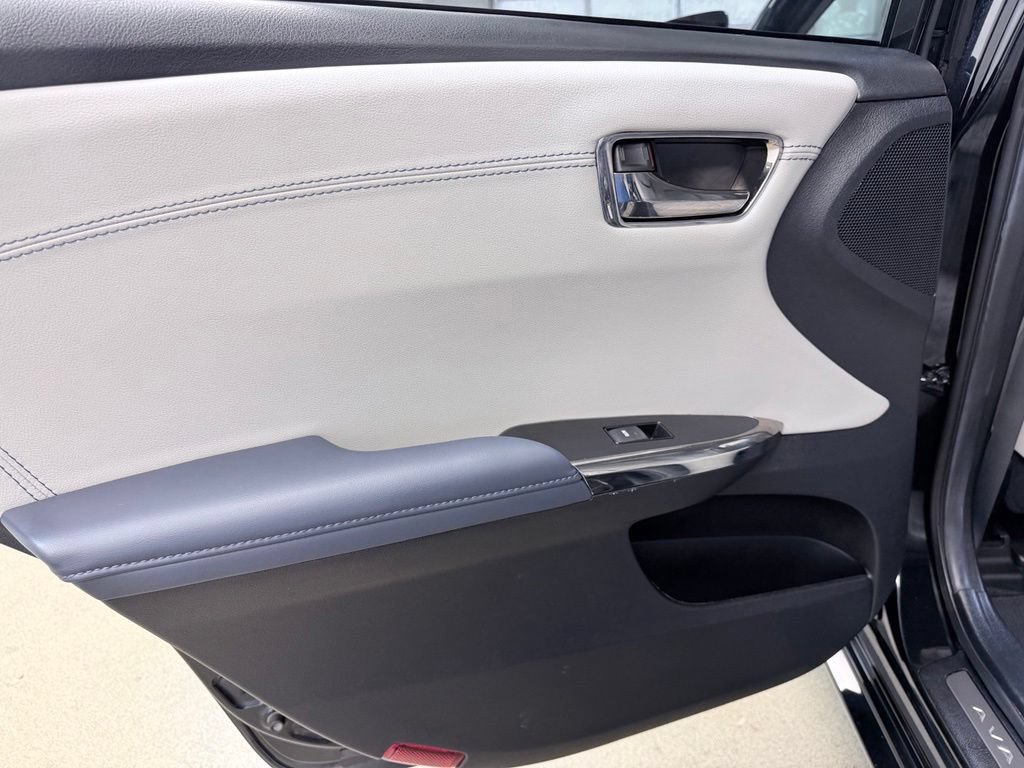 Used 2015 Toyota Avalon Limited FWD image 19