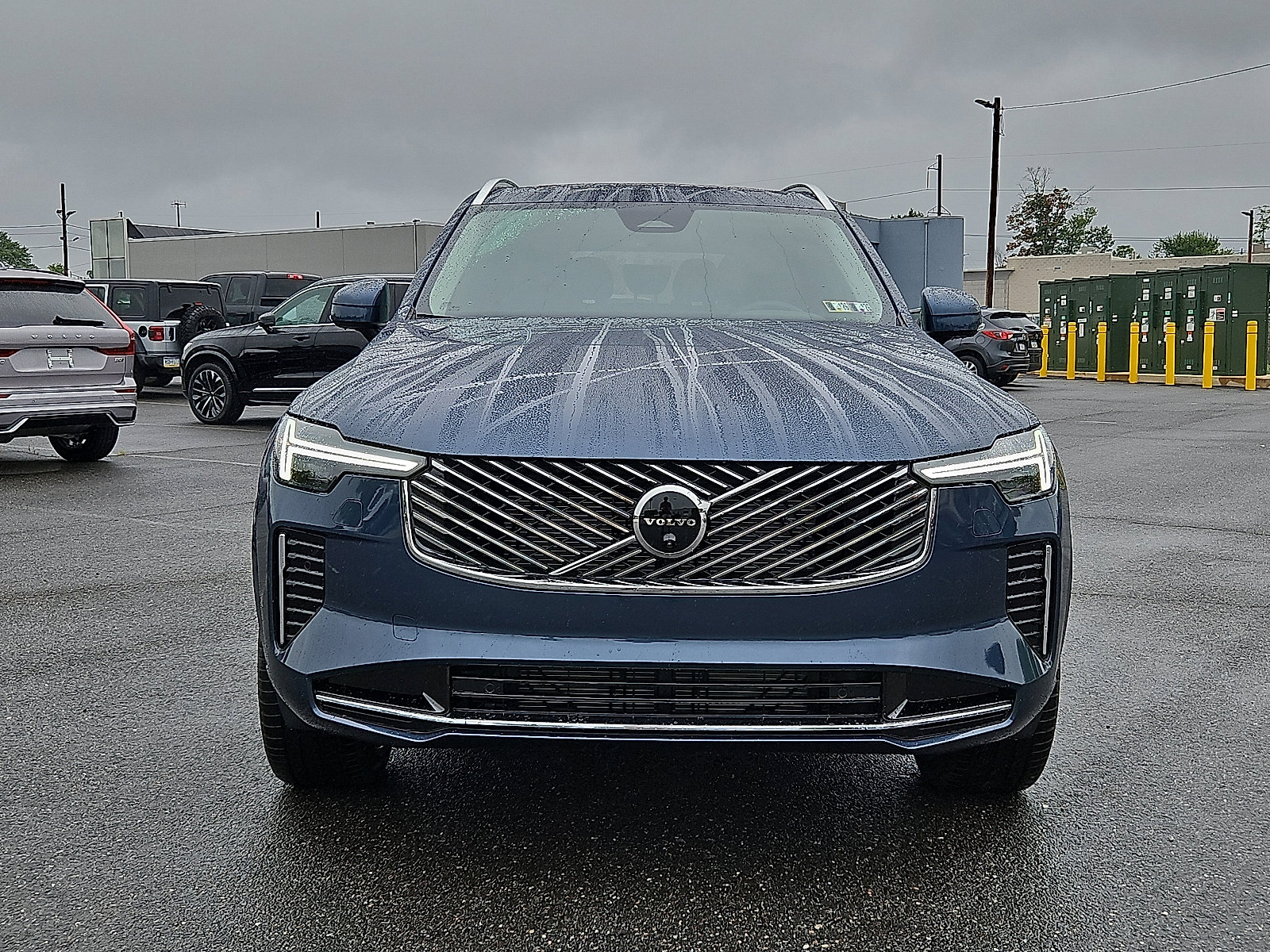 New 2026 Volvo XC90 B6 Plus w/ Protection Package Premier image 2