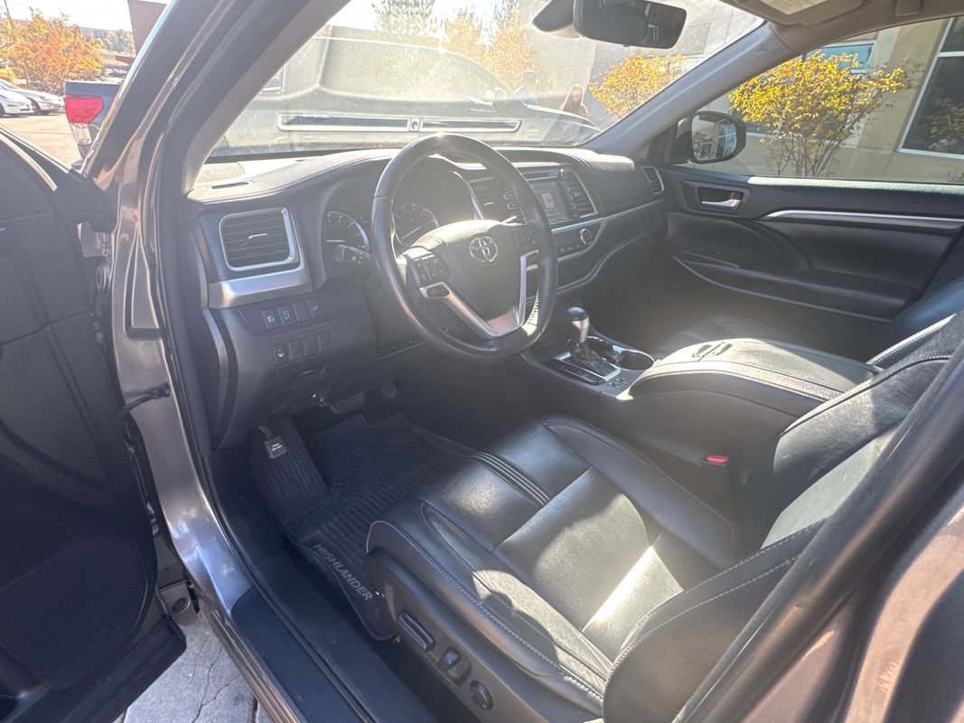 Used 2018 Toyota Highlander SE AWD/4WD image 29