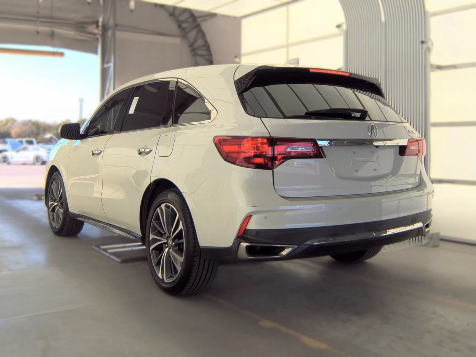 Used 2020 Acura MDX w/ Technology Package FWD image 2