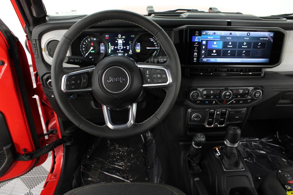 Used 2025 Jeep Wrangler Unlimited Sahara w/ Safety Group AWD/4WD image 10