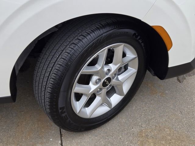 Used 2025 Kia Soul LX image 6