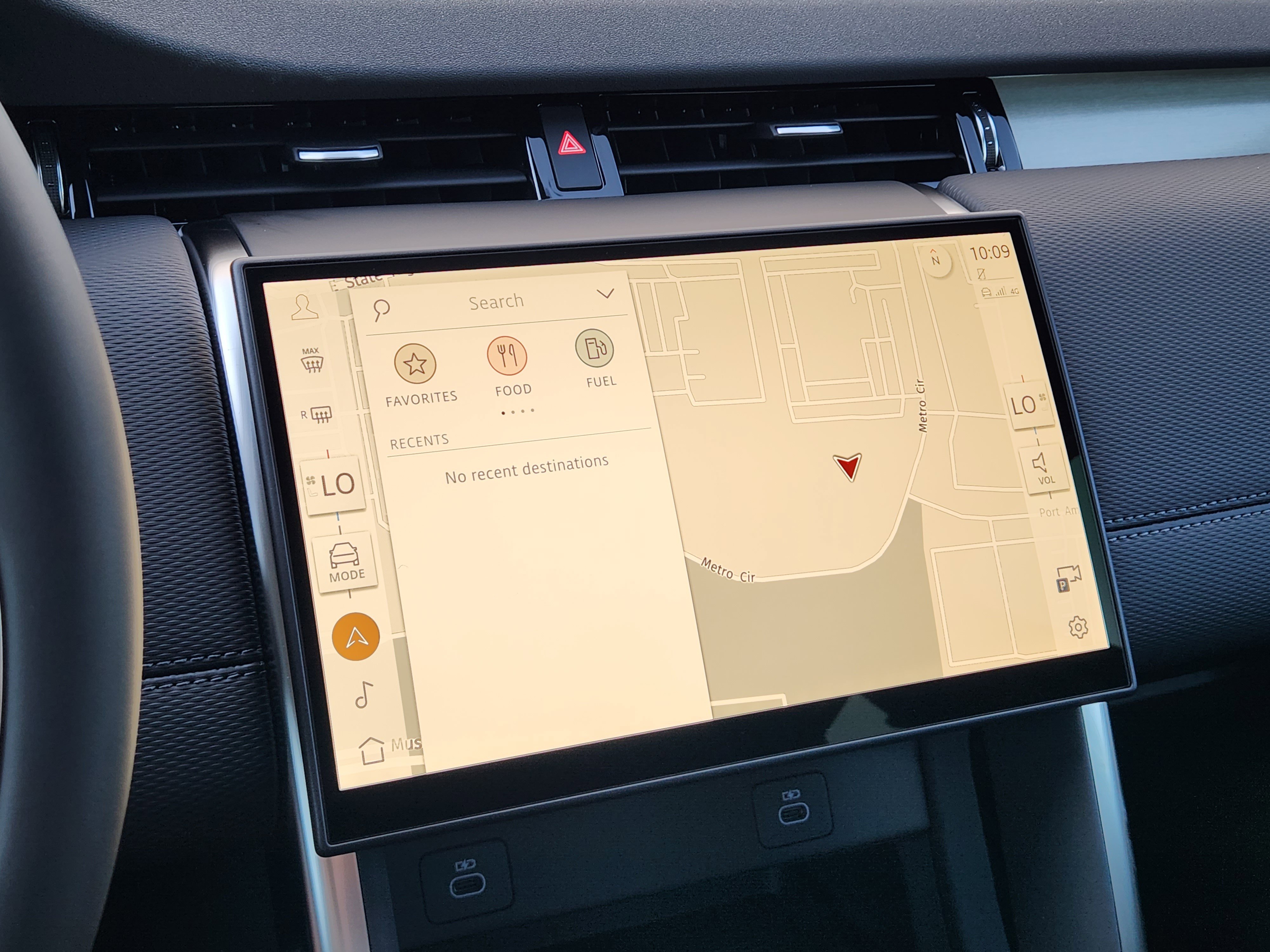 New 2025 Land Rover Discovery Sport Dynamic SE image 17