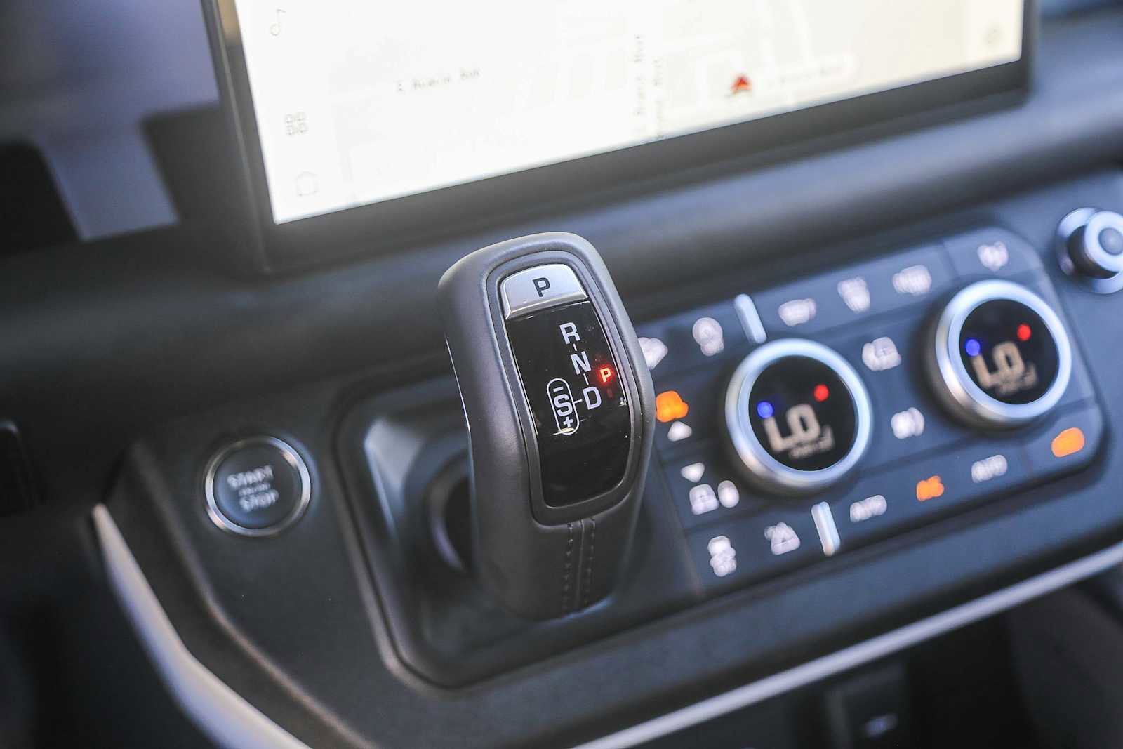 Used 2024 Land Rover Defender 110 SE image 16