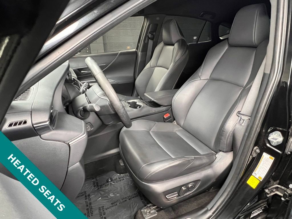 Used 2024 Toyota Venza XLE AWD/4WD image 3