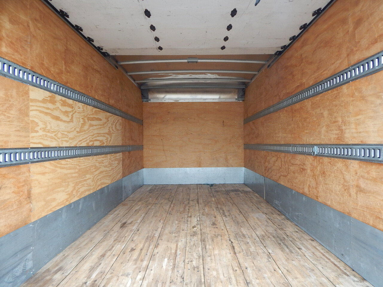 Used 2018 Isuzu NPR image 14