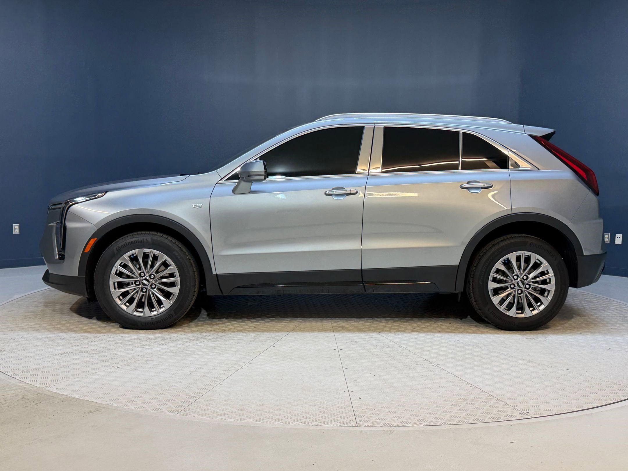 Certified 2024 Cadillac XT4 Premium Luxury image 2