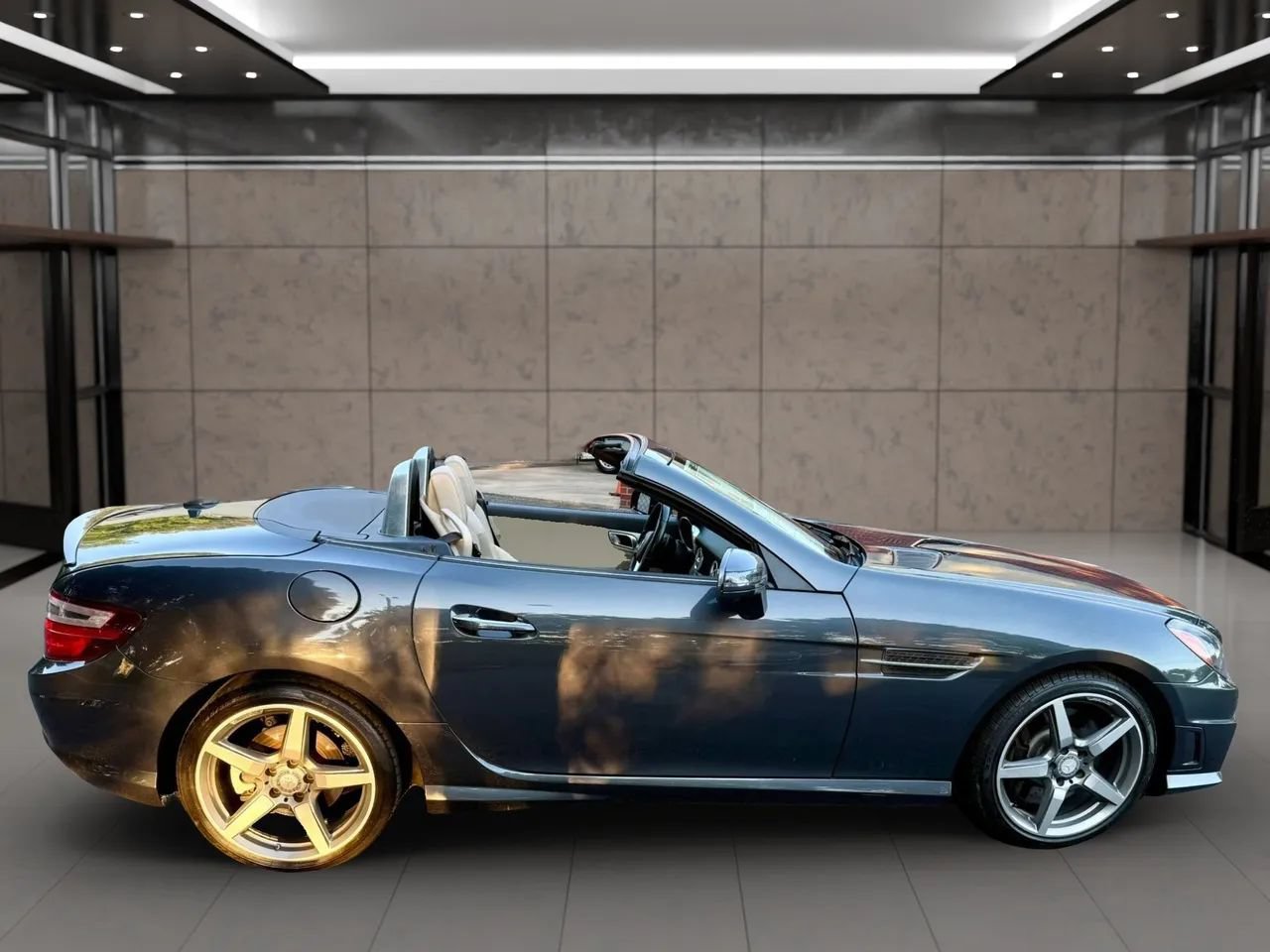 Used 2015 Mercedes-Benz SLK 250 image 25