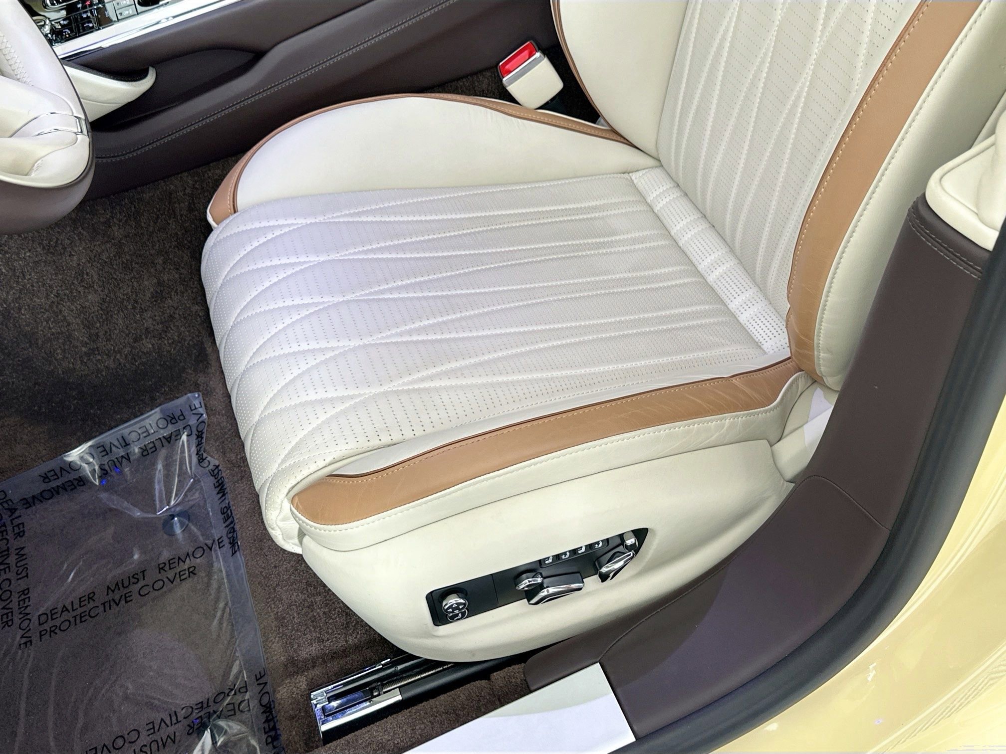 Used 2023 Bentley Flying Spur Plug-In Hybrid image 19