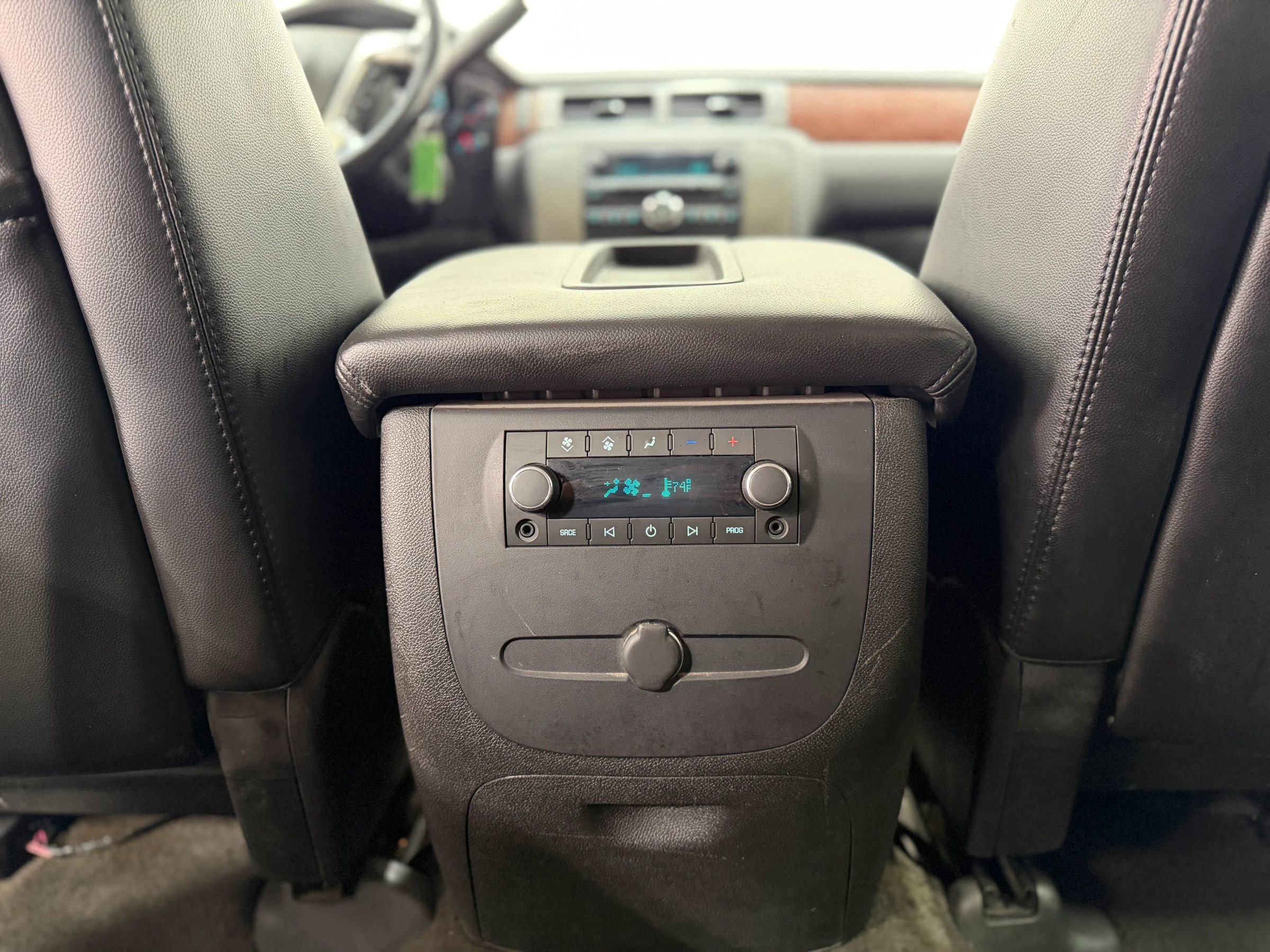 Used 2007 GMC Yukon SLT w/ SLT Preferred Equipment Group AWD/4WD image 38