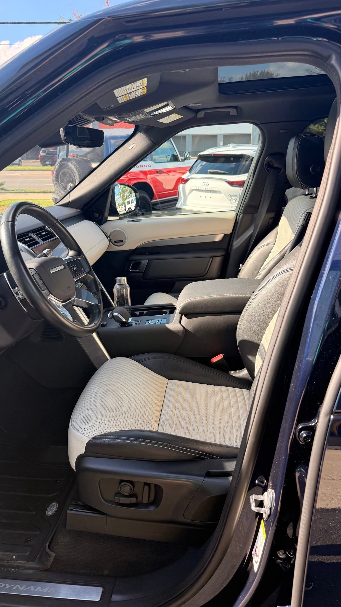 Used 2021 Land Rover Discovery S R-Dynamic AWD/4WD image 17