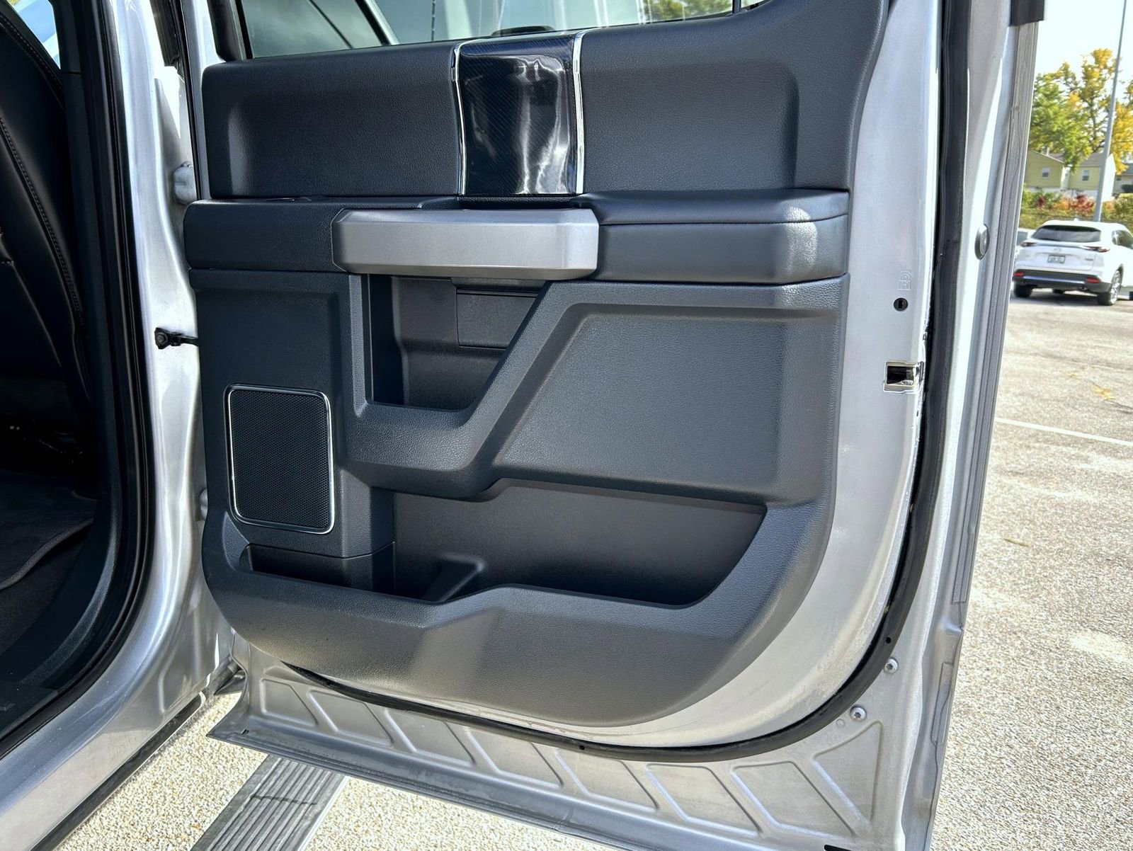 Used 2022 Ford F250 Platinum w/ FX4 Off-Road Package image 17