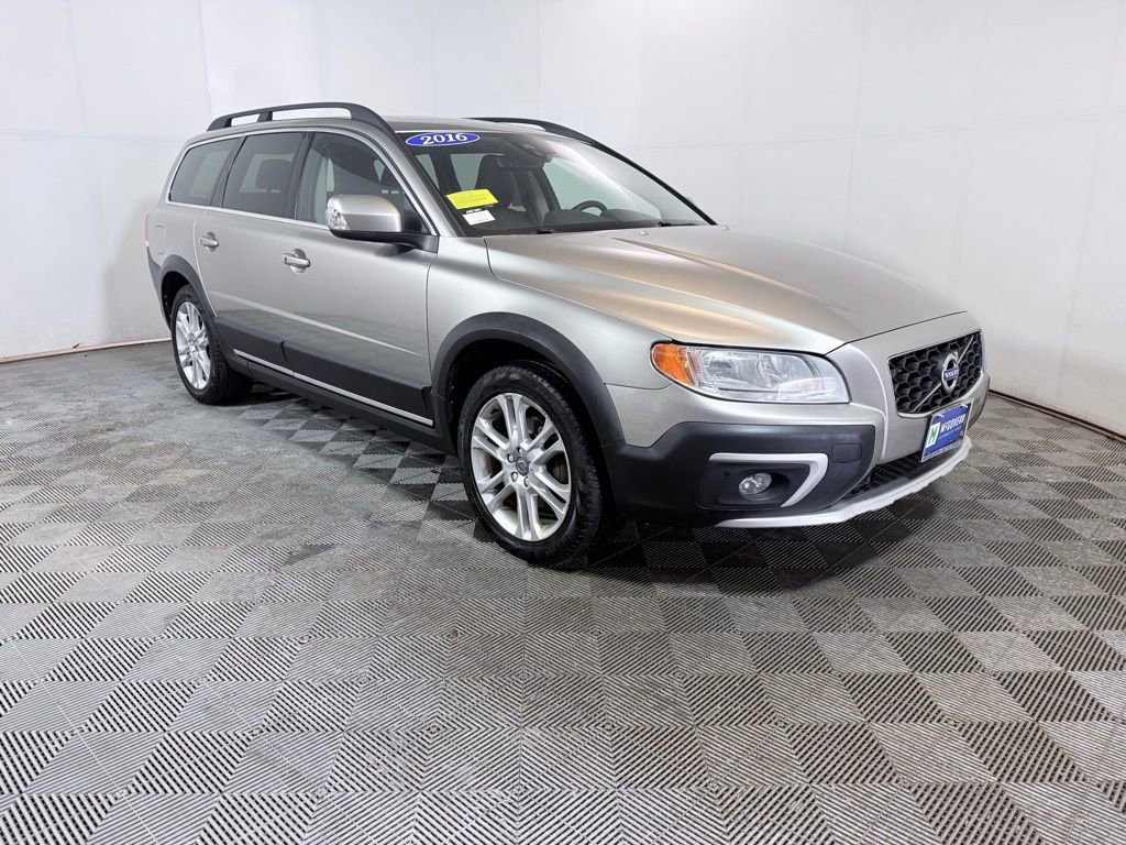 Used 2016 Volvo XC70 T5 Premier w/ Proximity Package image 9