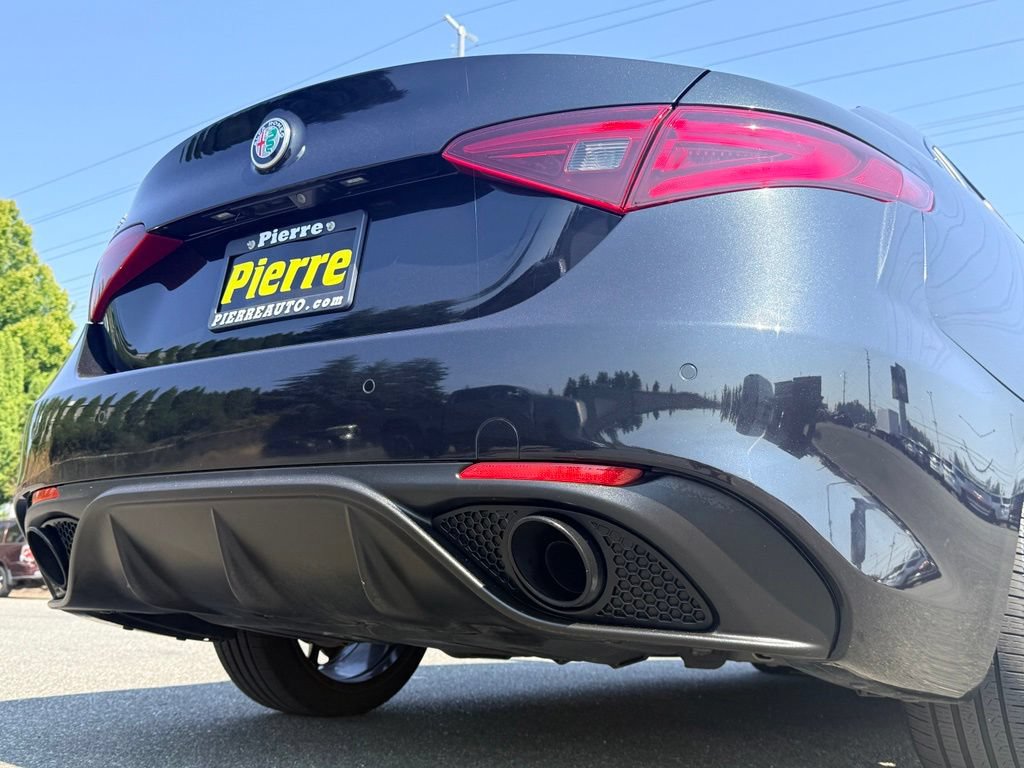 Used 2022 Alfa Romeo Giulia Veloce RWD image 29