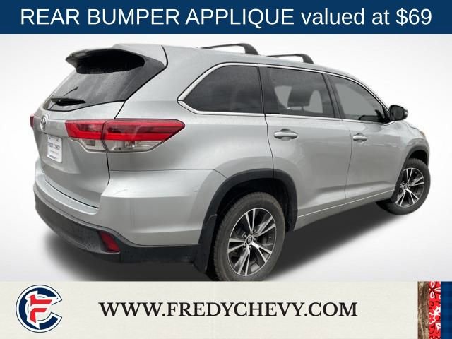 Used 2017 Toyota Highlander LE image 5