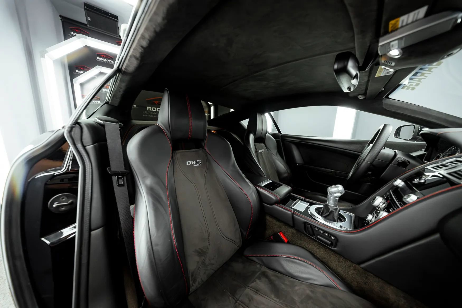 Used 2009 Aston Martin DBS Coupe RWD image 31