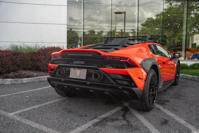 Used 2023 Lamborghini Huracan Sterrato image 22