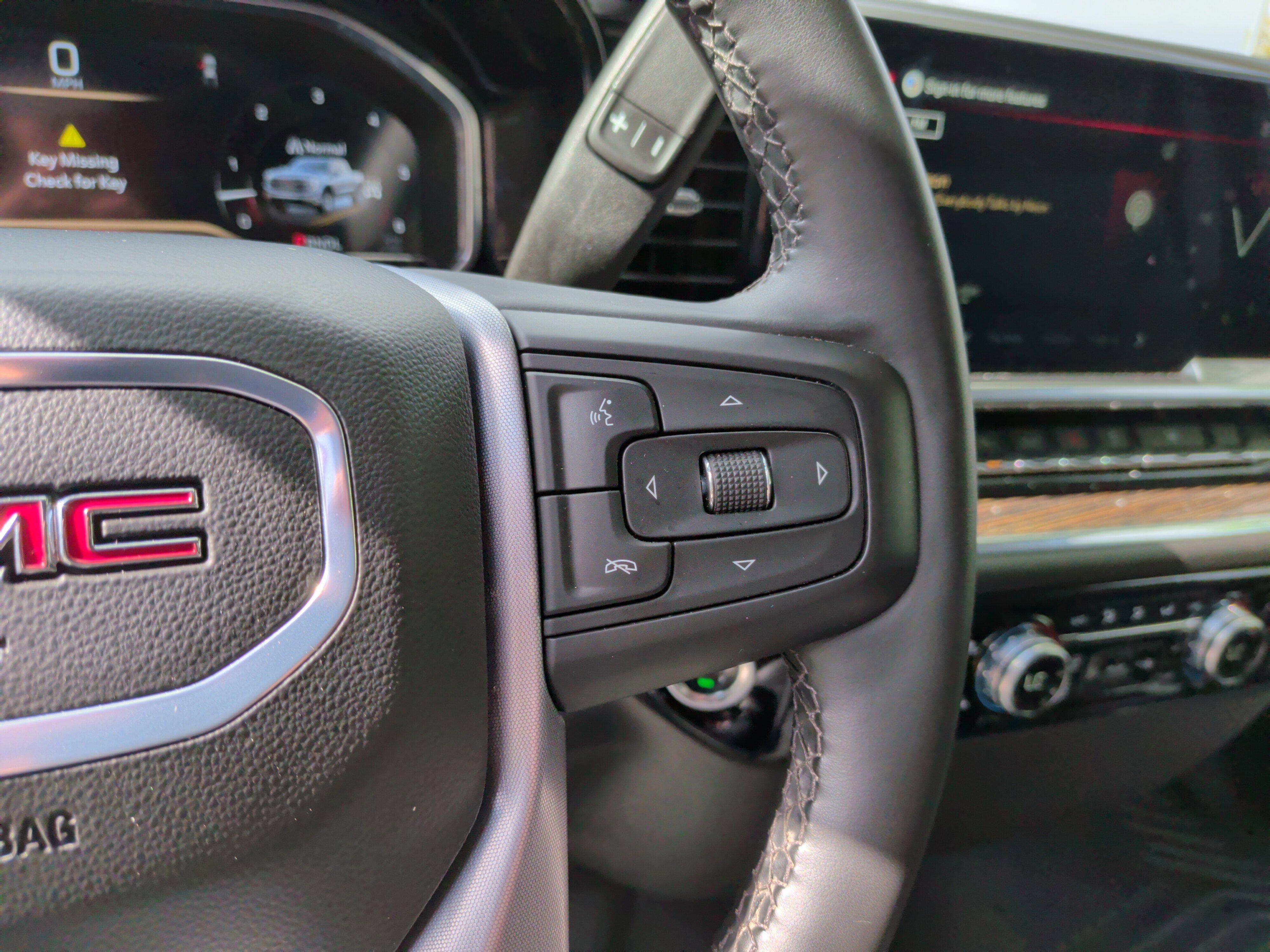 Used 2025 GMC Sierra 1500 SLE image 17