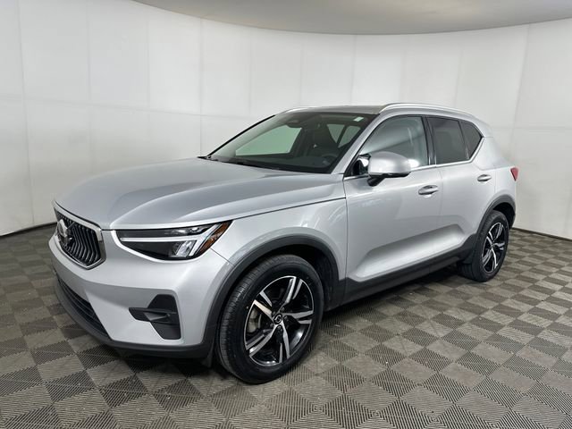 Used 2023 Volvo XC40 B5 Plus AWD/4WD image 7