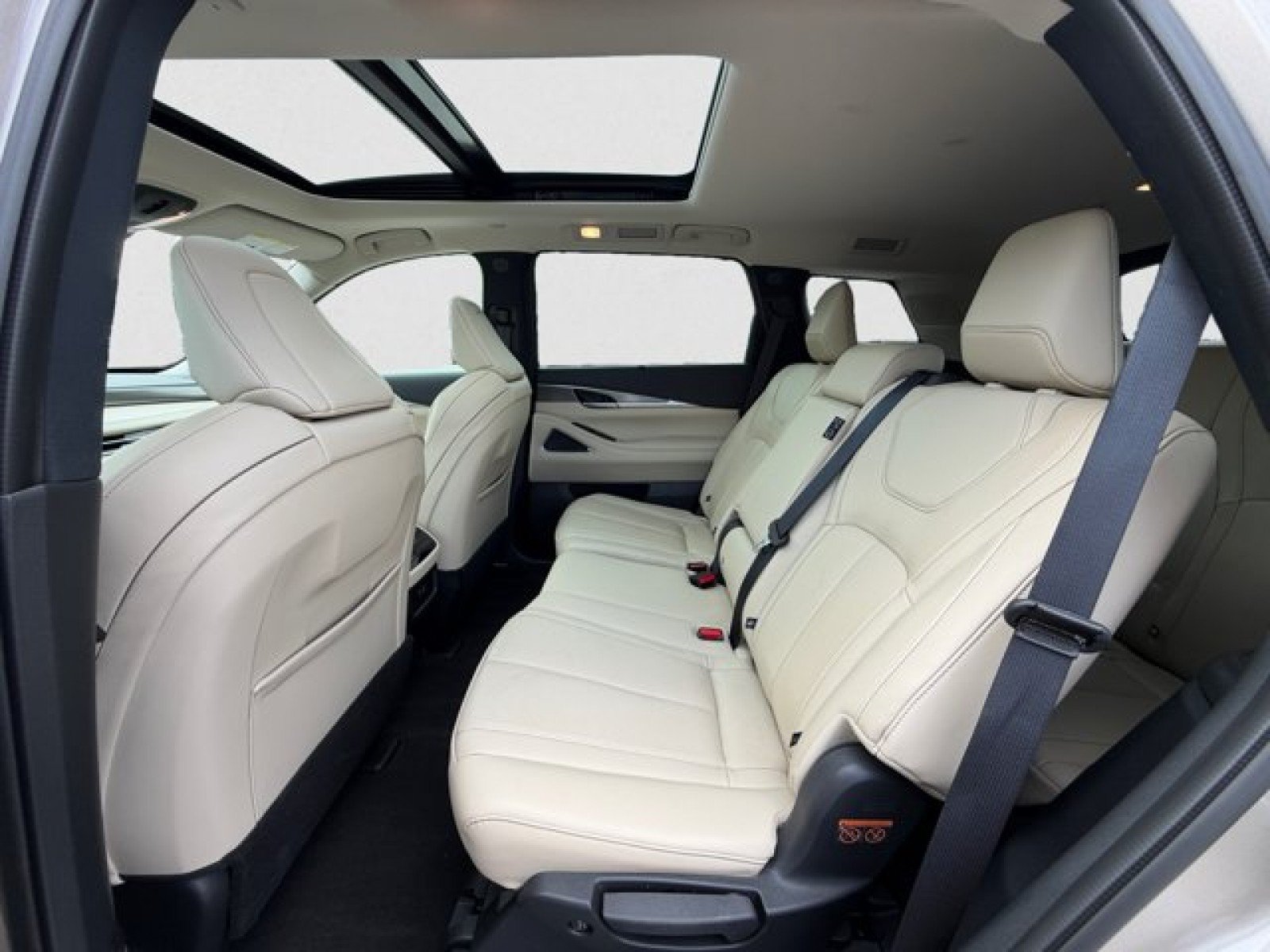 Certified 2025 INFINITI QX60 Luxe w/ Vision Package AWD/4WD image 18