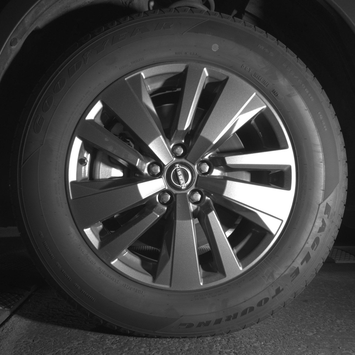 Used 2025 Nissan Pathfinder SV image 12