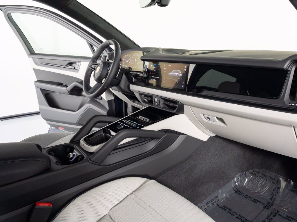 New 2026 Porsche Cayenne GTS AWD/4WD image 33